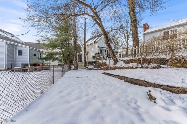 Building Photo - 117 Cleveland St