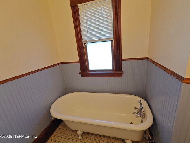 Building Photo - 1250 N Liberty St