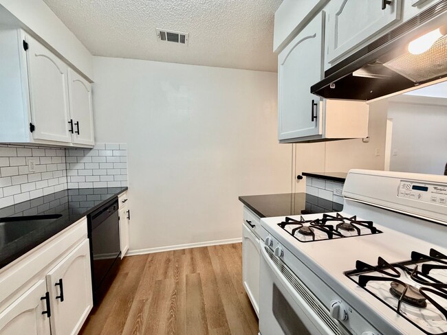 Building Photo - Immaculately Improved 2 Bedroom / 1 Bathroom Duplex & Immediately Available!