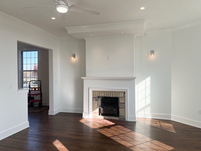 Building Photo - 1228 E Juneau Ave