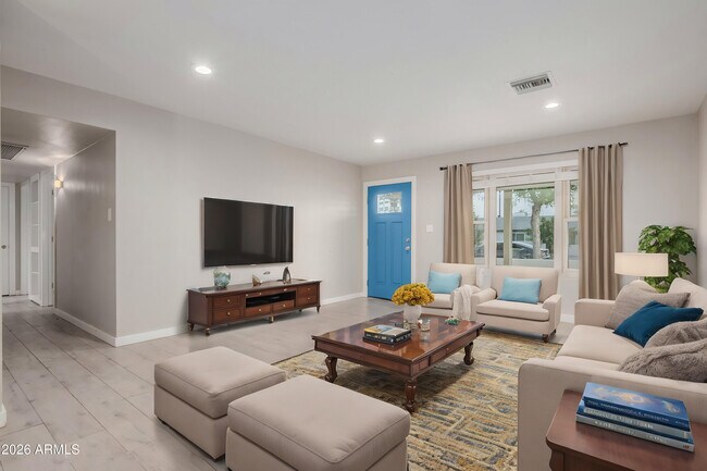 Building Photo - 1208 W 6th St