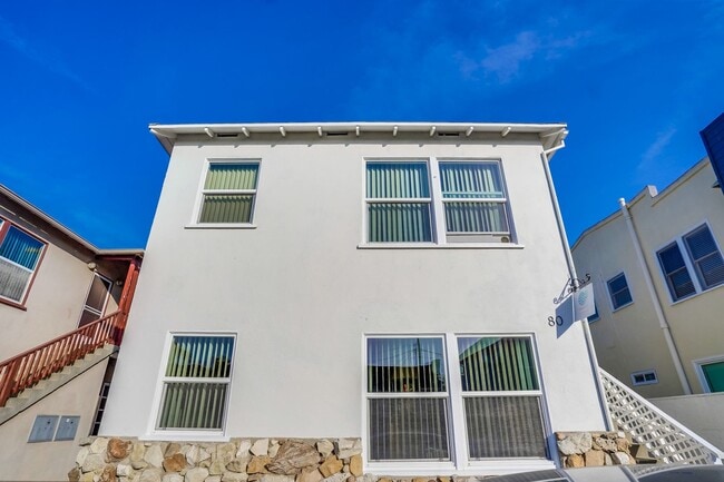 Building Photo - Upgraded Studio in Belmont Shore Available Now!!