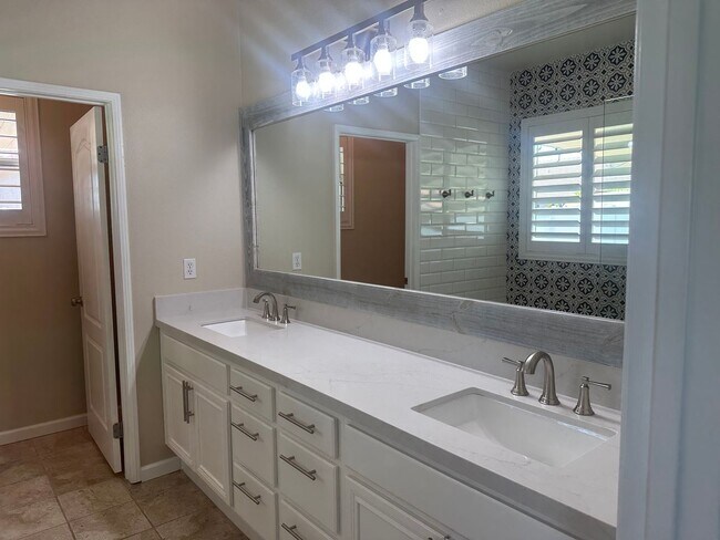 Building Photo - Single Story cul-de-sac 3Beds/2Bath Home i...