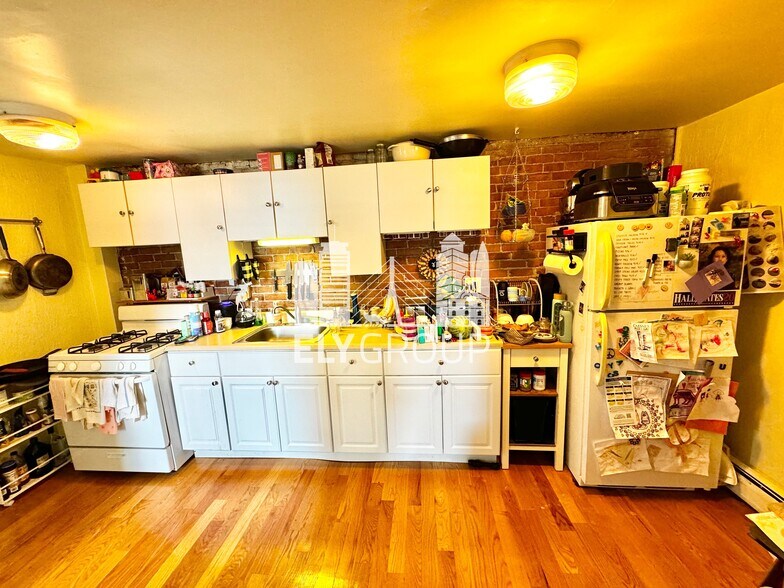 Primary Photo - 16 Flint St