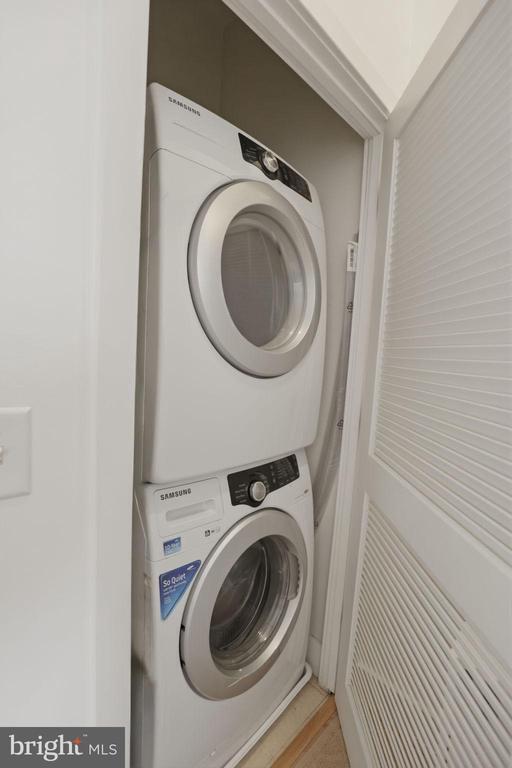 Building Photo - 520 John Carlyle St