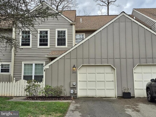 Building Photo - 262 Tulip Tree Ct