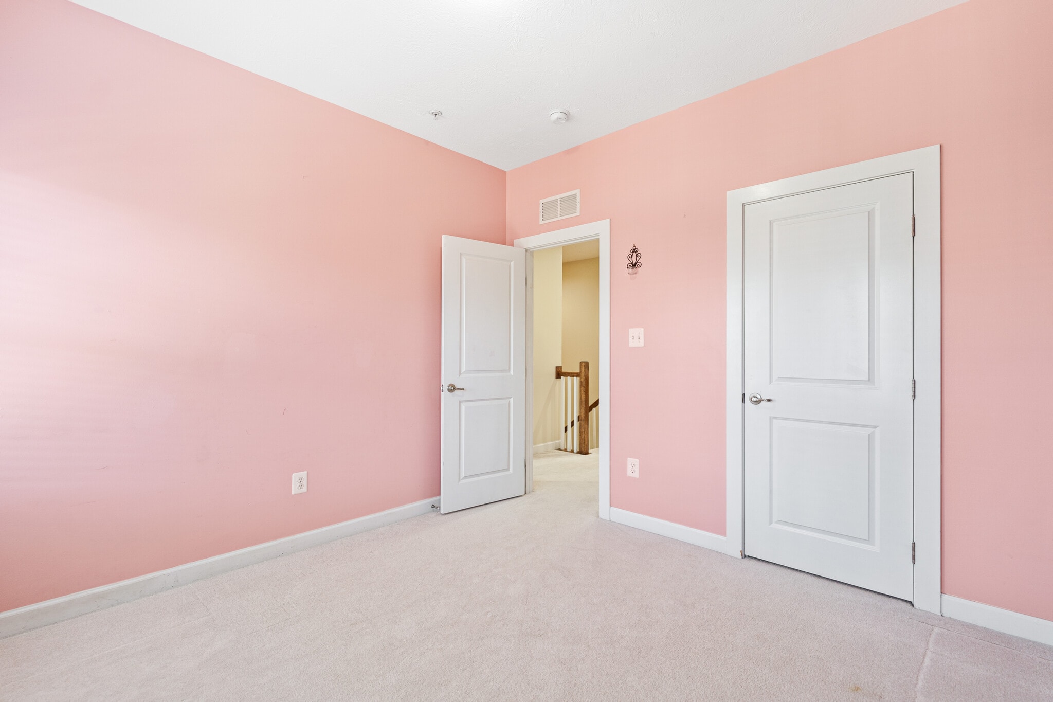 Building Photo - 337 Osona Ln