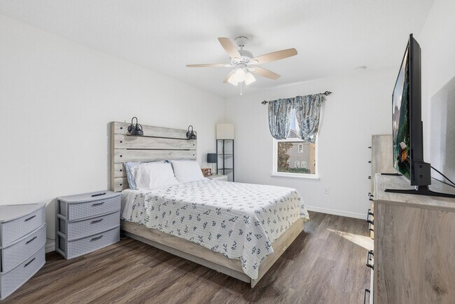 Building Photo - Waterfront Lake Nona Pool Home