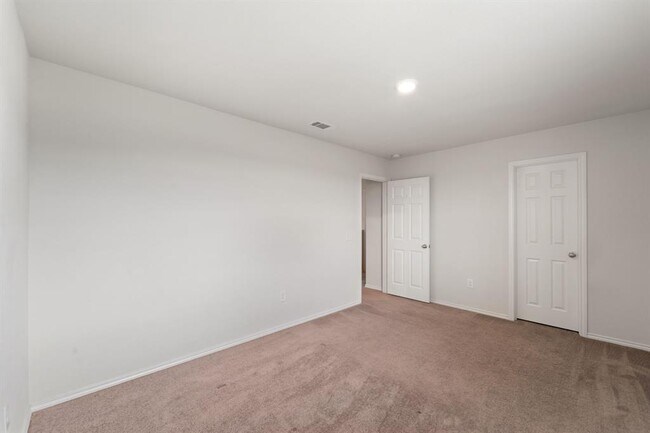 Building Photo - 5618 Downie Draw Ranch Trail