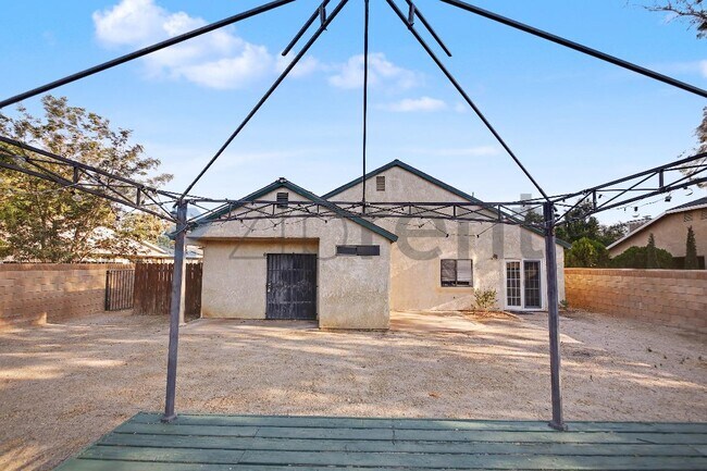 Building Photo - Unit
