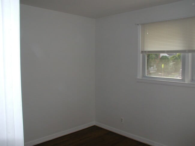 Building Photo - Gorgeous 3 bedroom 2 bath rancher!