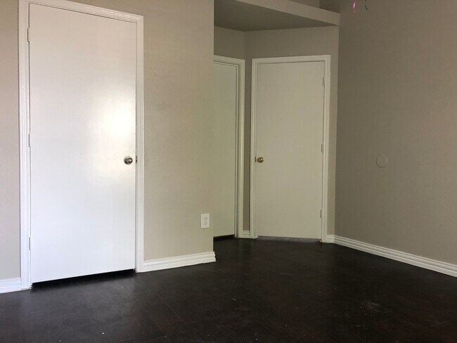 Building Photo - Charming 3 bed 2.5 baths in Rowlett!