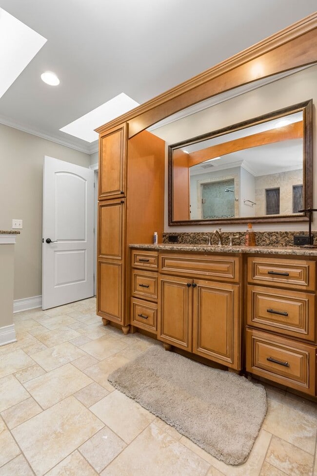 Building Photo - Stunning 5-Bed, 4.5-Bath Custom Home on Du...