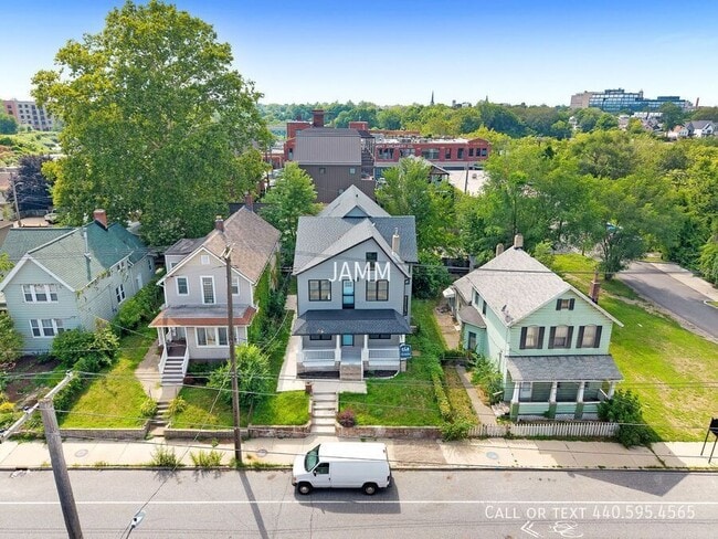 Building Photo - 2322 Scranton Rd