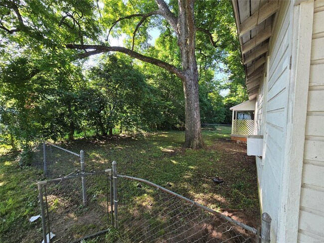 Building Photo - 2302 Plum St