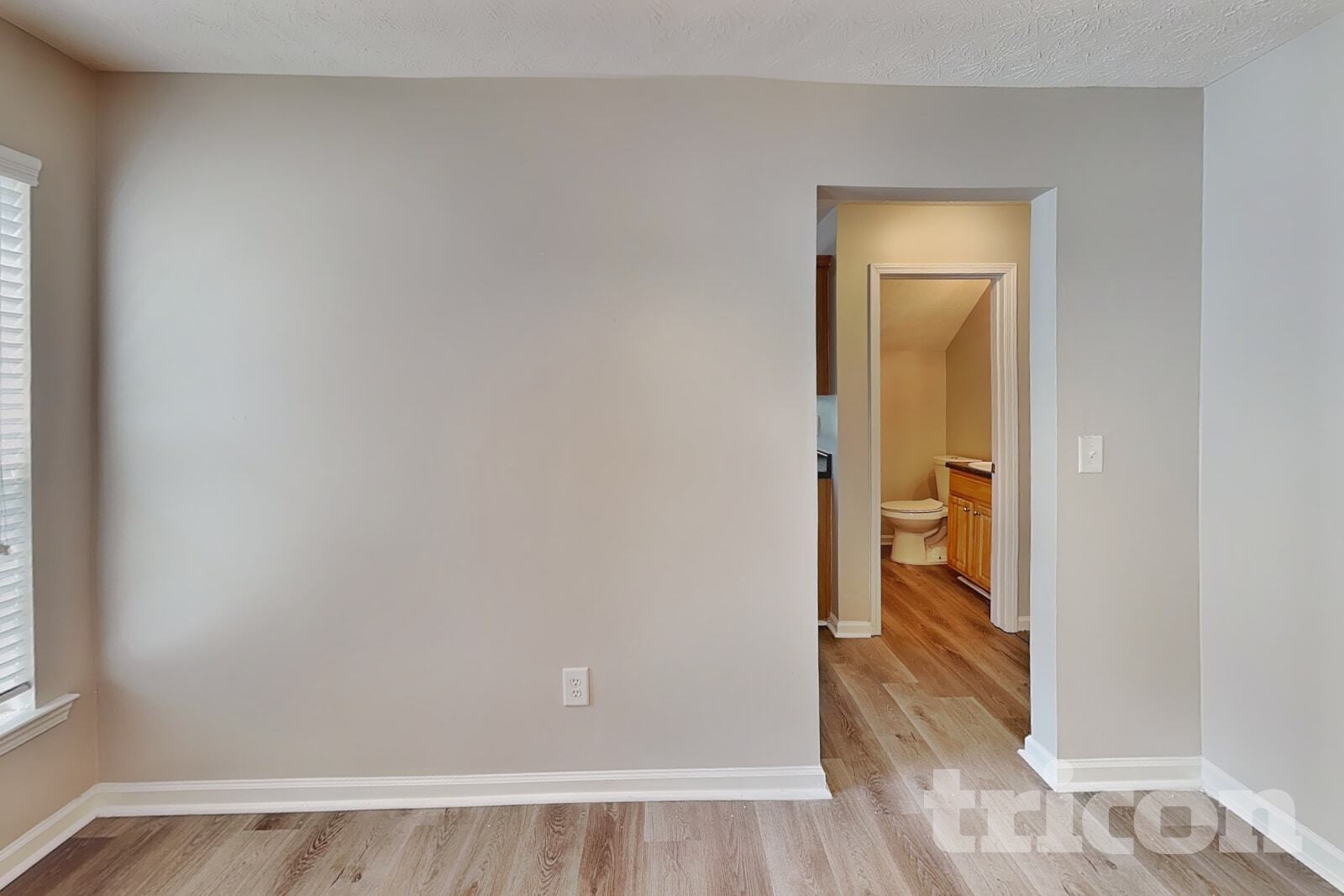 Building Photo - 9598 Lakeview Cir