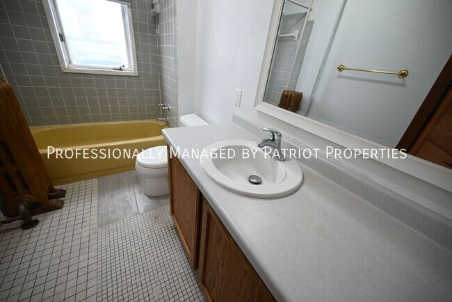 Building Photo - 407 W Main St