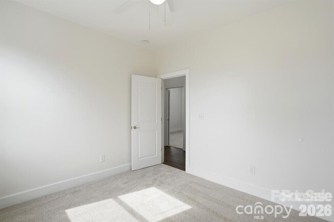 Building Photo - 102 Snyder Ct NE