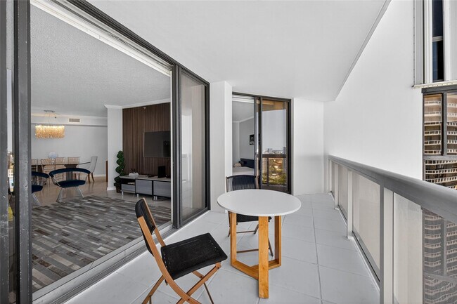 Building Photo - 20185 E Country Club Dr