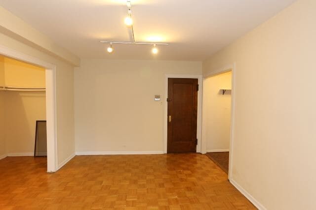 Building Photo - 629 W Belmont Ave