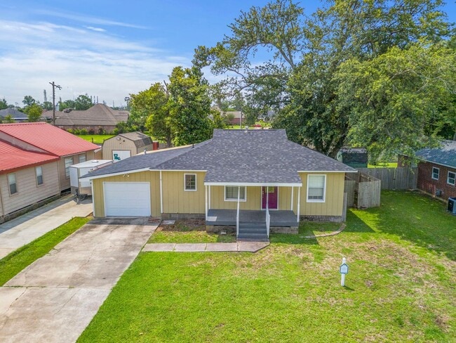 Building Photo - Charming Home in Maplewood