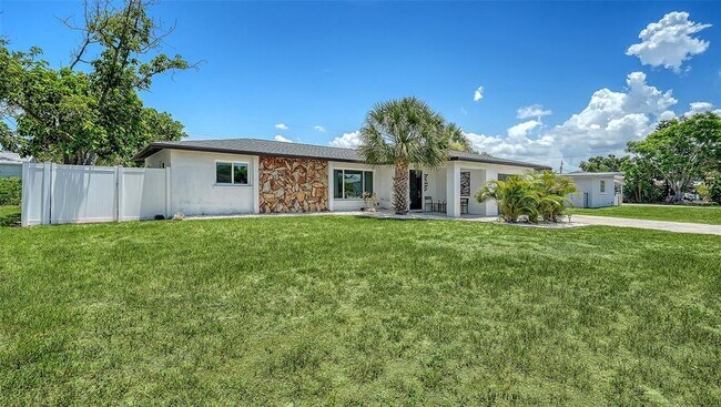 Building Photo - 1302 Mango Ave