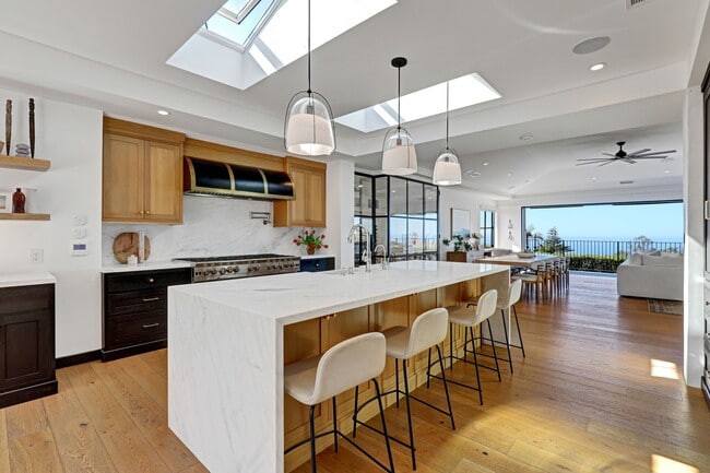 Building Photo - 4 S Vista De La Luna