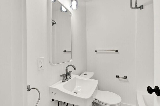 Building Photo - 2608 N Quaker Ave