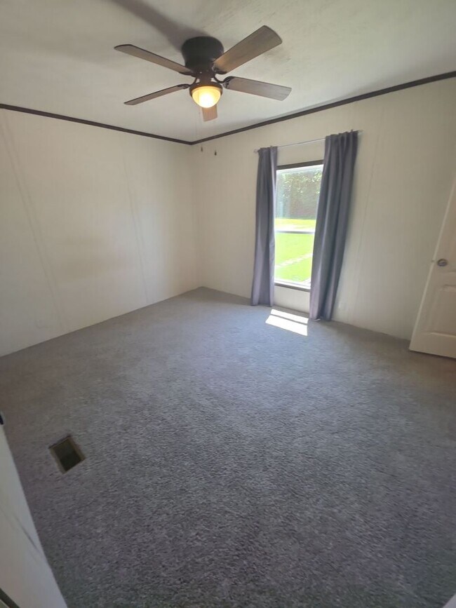 Building Photo - Spacious 4-Bedroom Home on 1 Acre in Peaceful Rickman Setting