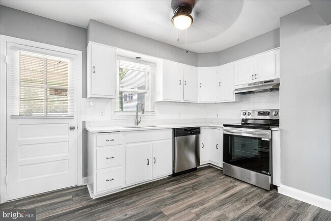 Building Photo - 303 Miles Rd