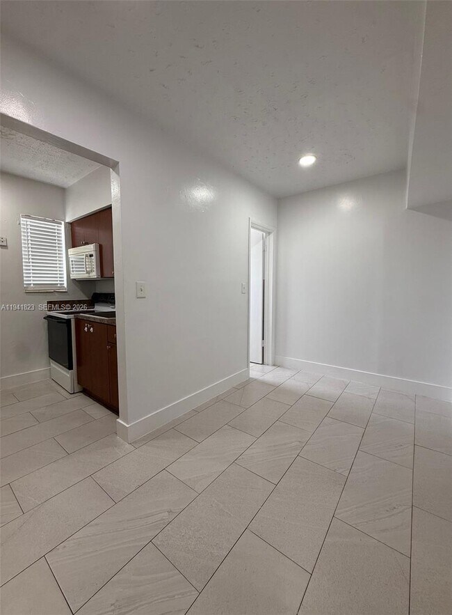 Building Photo - 600 NW 116th Terrace