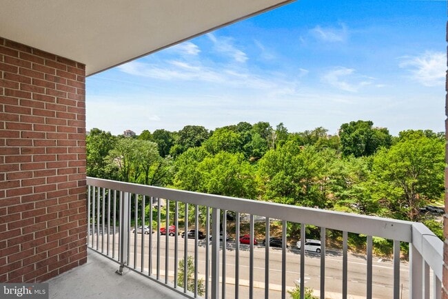 Building Photo - 3101 N Hampton Dr