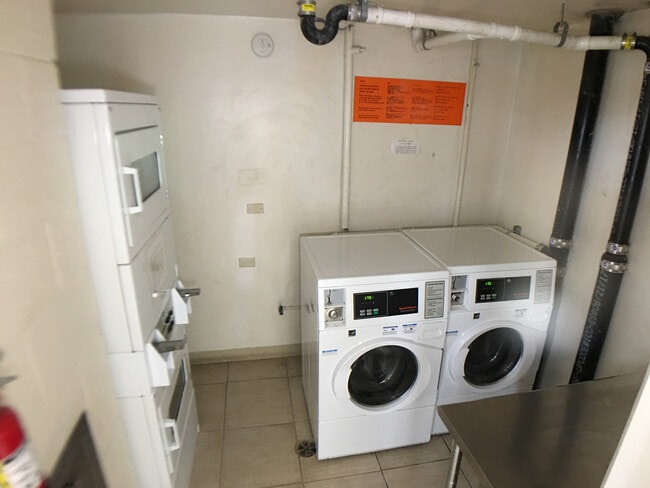 Building Photo - Kapiolani Terrace remodeled Studio.