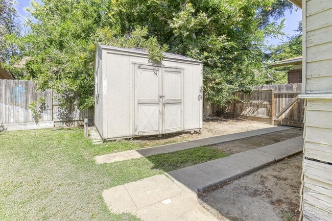 Building Photo - 734 E Peralta Wy