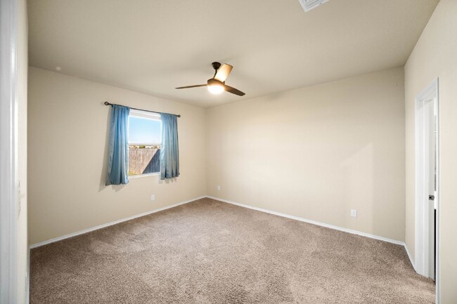 Building Photo - FREE MONTH OF RENT WITH 18 MONTH LEASE SIG...