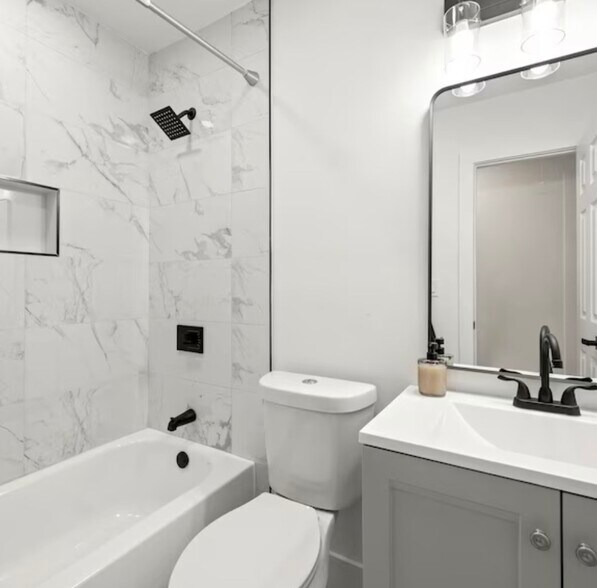 Building Photo - 2484 Calvin Ave