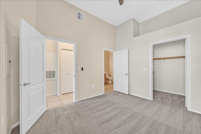 Building Photo - Gorgeous 2 Story Condo in Henderson with S...