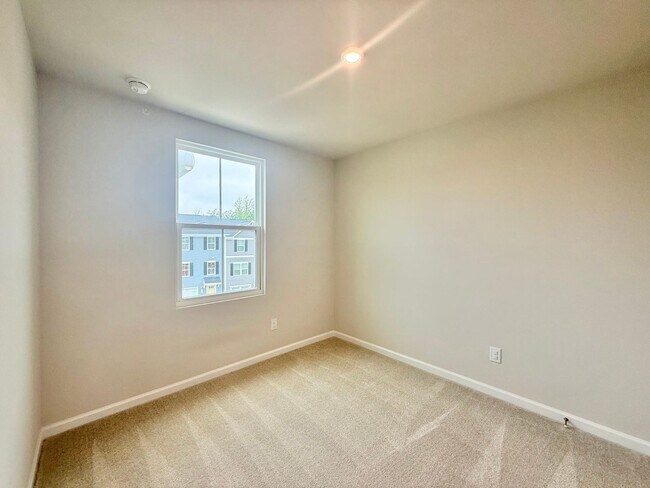 Building Photo - Newly Built 3BD, 2.5BA Wendell Townhome in an HOA Community with Amenities