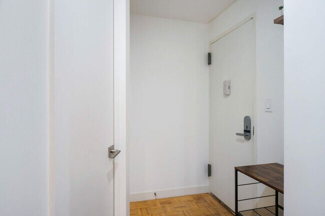 Building Photo - 244 E 75th St