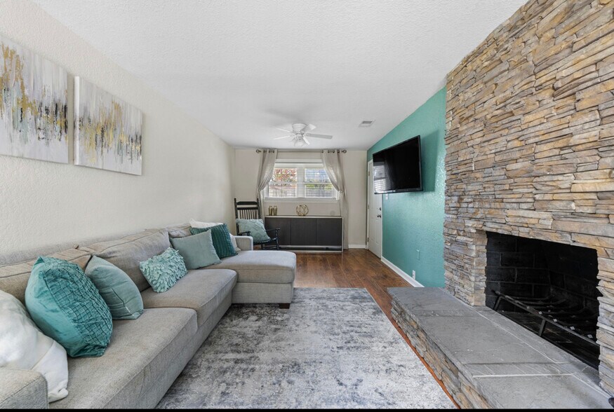 Building Photo - 212 Paladin Dr