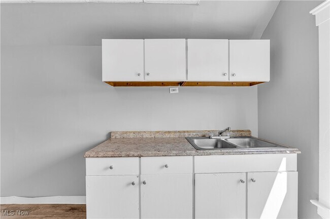 Building Photo - 13437 Kirton Ave