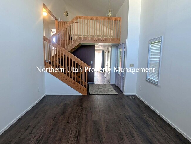 Building Photo - 4 Bed, 2 Bath HVAC