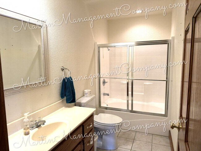 Building Photo - 700 Locust Ave