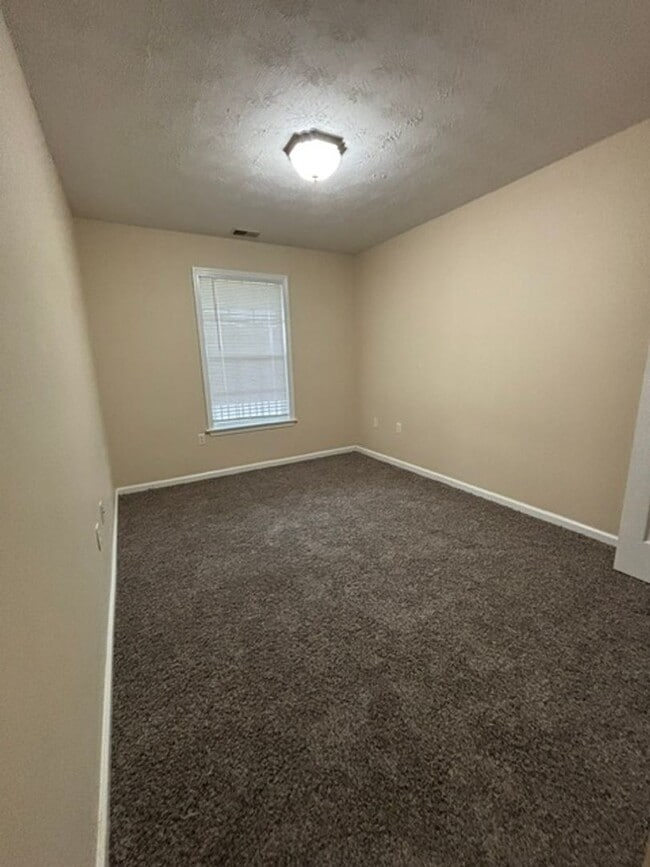 Building Photo - 101 Braxton Ct