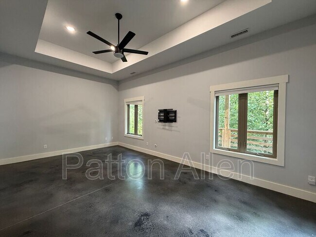 Building Photo - 92 Hibriten Dr