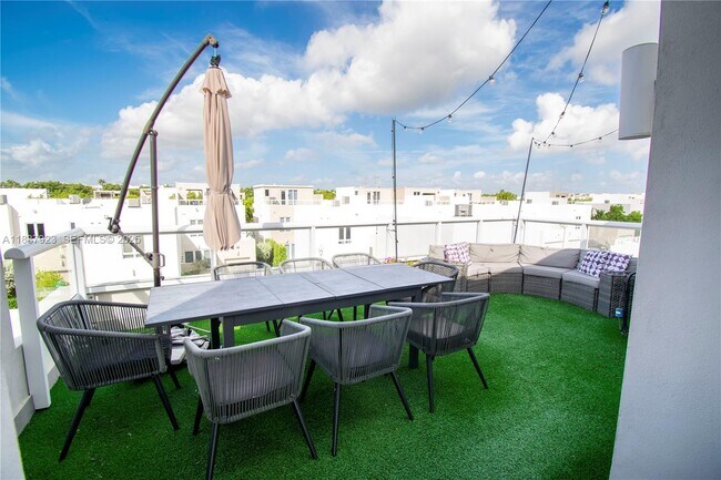 Building Photo - 6320 NW 104th Path