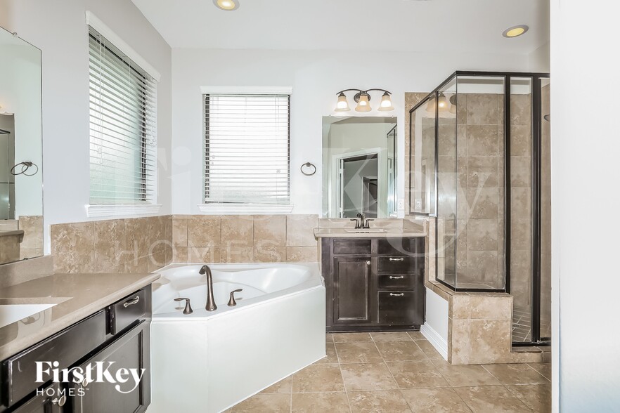 Building Photo - 714 Audra Ln