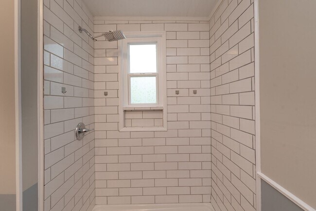 Building Photo - Updated 1 Bed/1 Bath Cottage in Harrisburg Neighborhood - Close to Downtown and Medical District