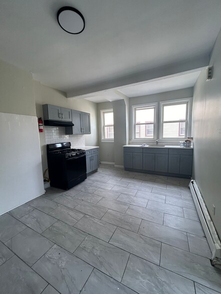 Primary Photo - 34 Clinton Pl