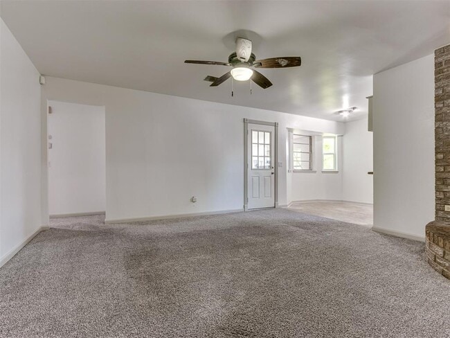 Building Photo - 616 Whispering Oak Rd